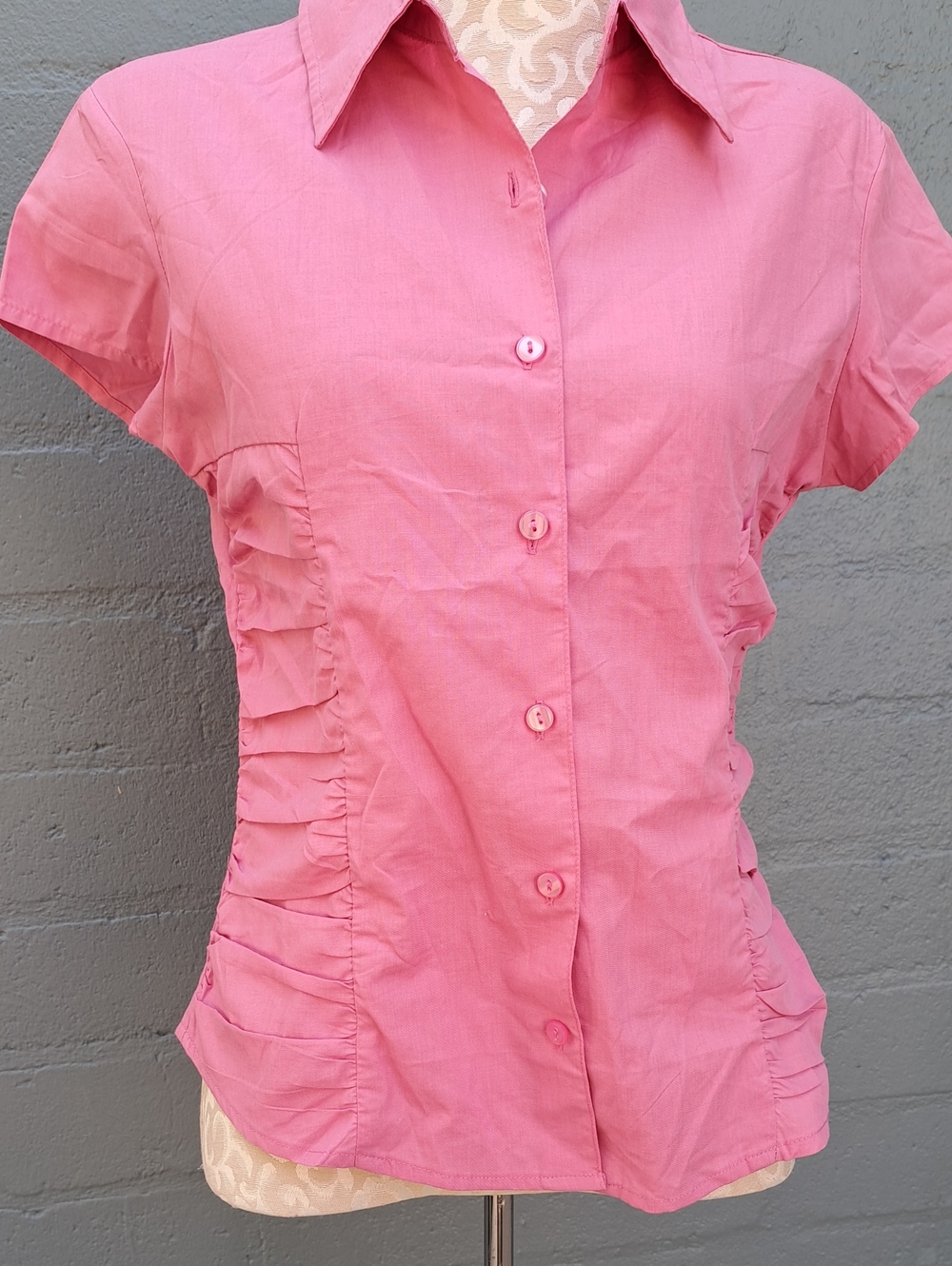 Feminine Pink Short-Sleeve Button-Down Shirt